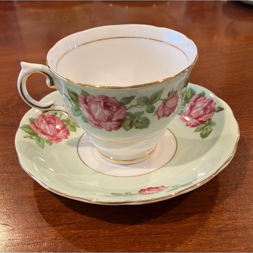 Colclough vintage bone China tea cup & saucer, pink roses on green & white - Picture 2 of 11